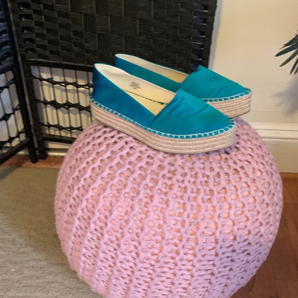Size 8 teal & woven shoe